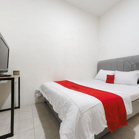 Reddoorz At Flamboyan Harapan Indah Hotel Bekasi Buitenkant foto
