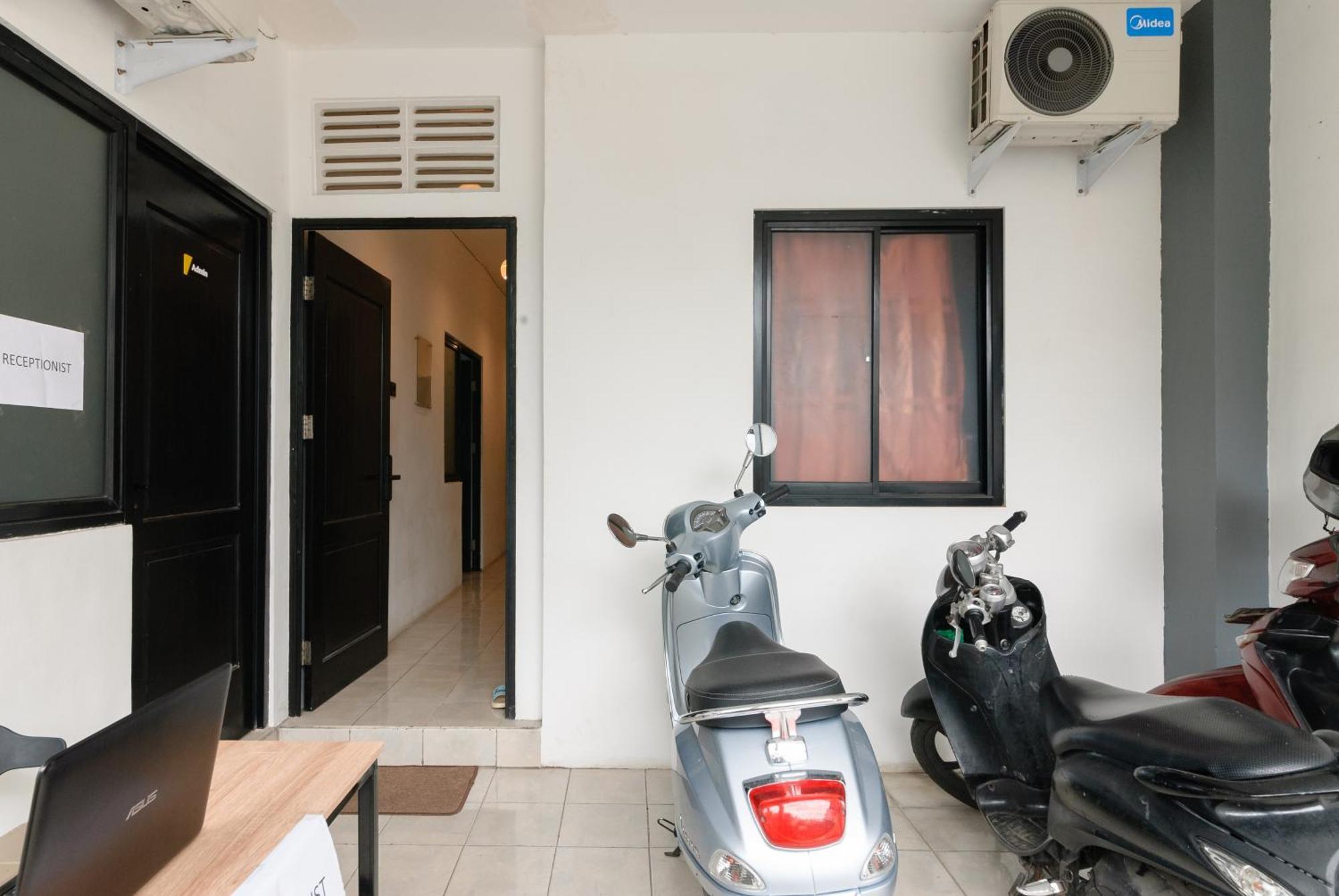 Reddoorz At Flamboyan Harapan Indah Hotel Bekasi Buitenkant foto