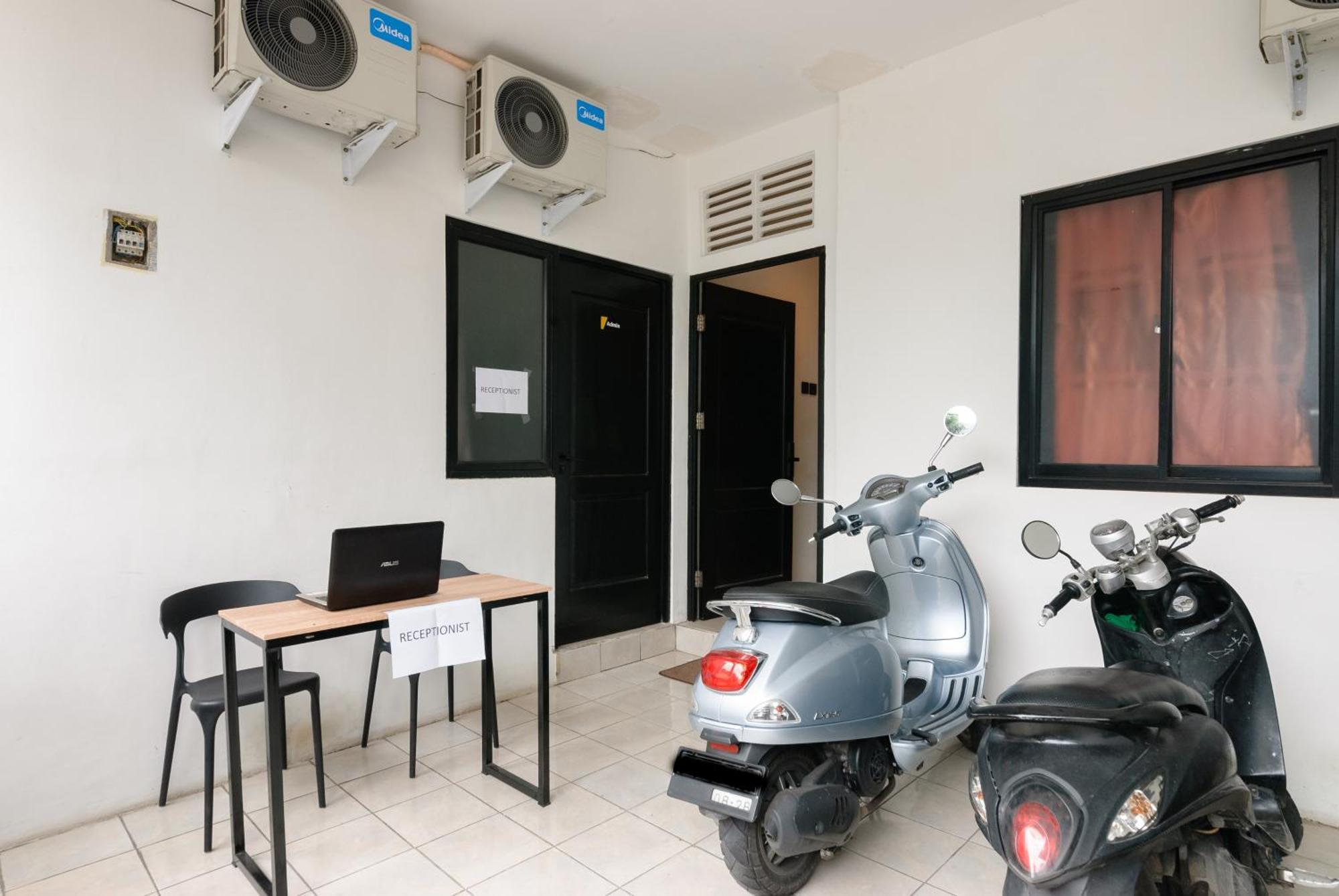 Reddoorz At Flamboyan Harapan Indah Hotel Bekasi Buitenkant foto