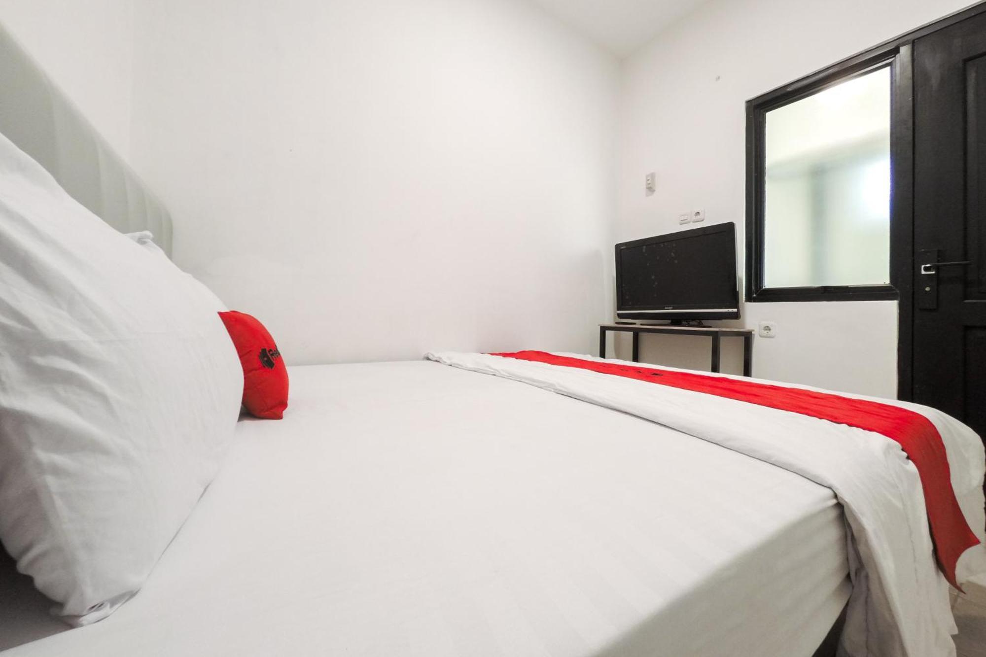 Reddoorz At Flamboyan Harapan Indah Hotel Bekasi Buitenkant foto