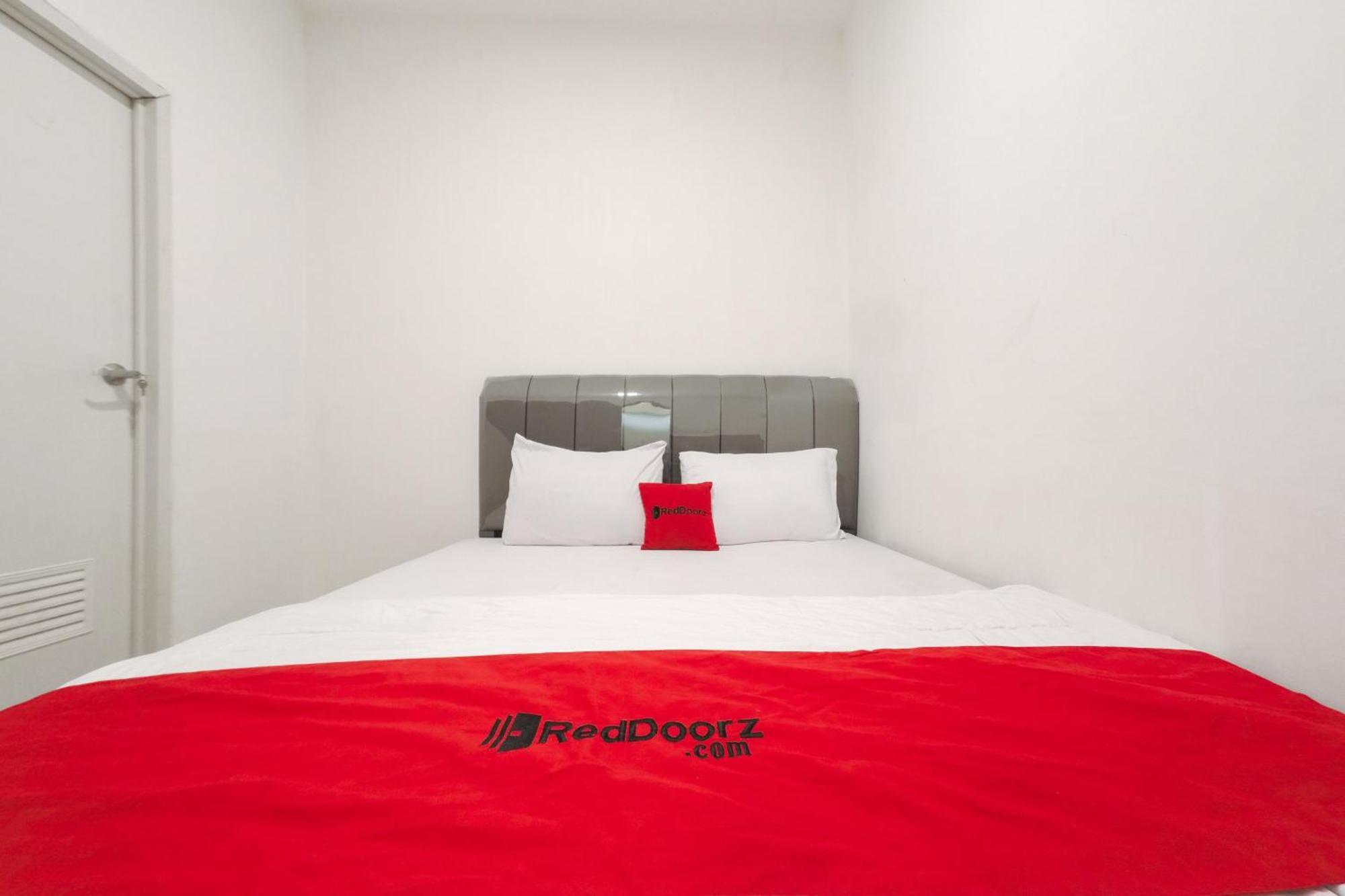Reddoorz At Flamboyan Harapan Indah Hotel Bekasi Buitenkant foto