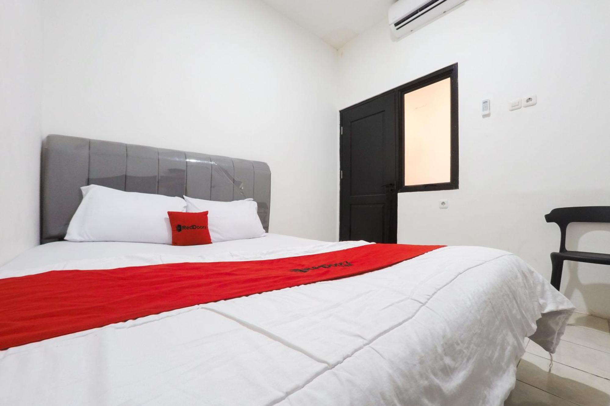 Reddoorz At Flamboyan Harapan Indah Hotel Bekasi Buitenkant foto