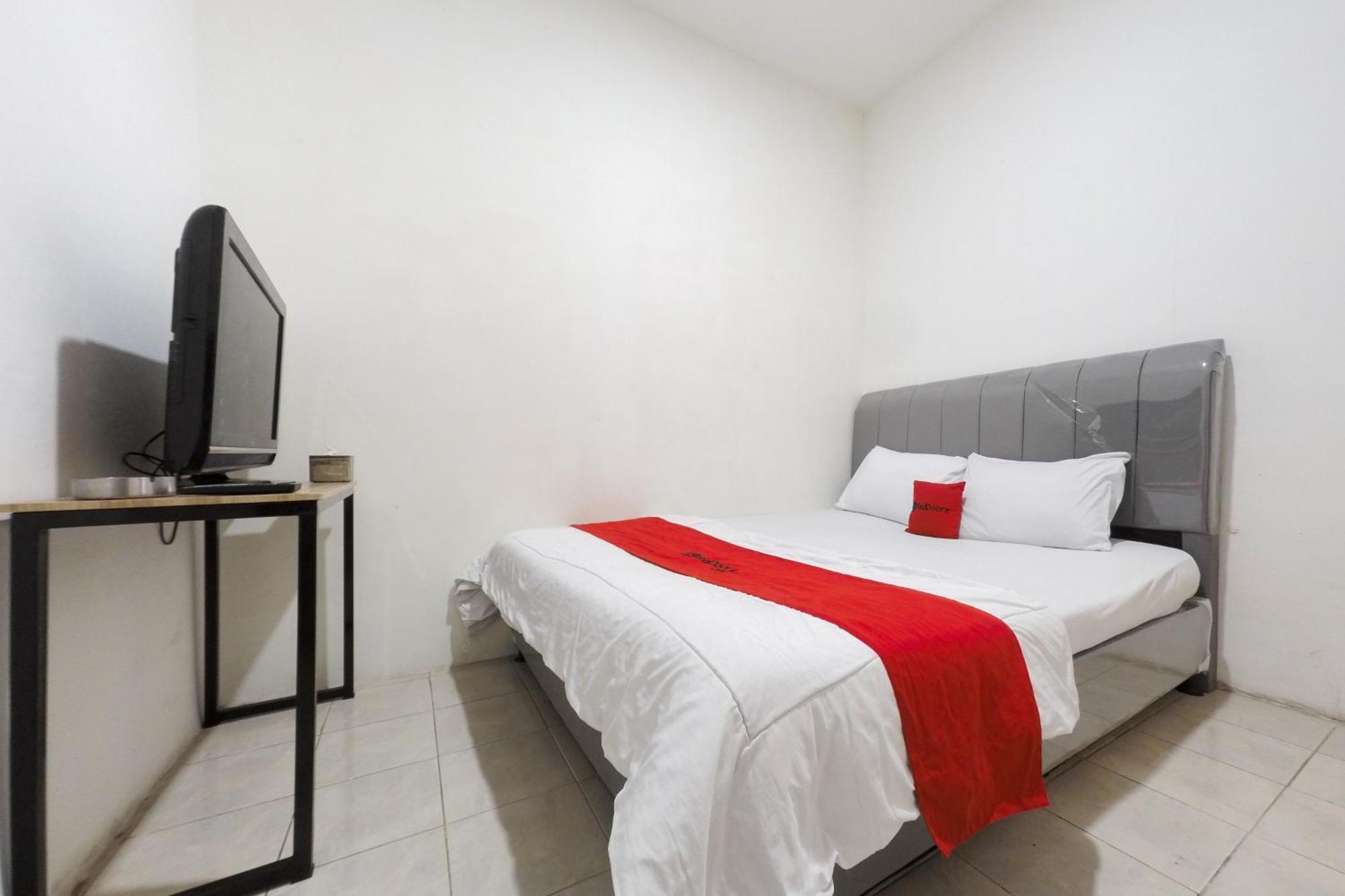 Reddoorz At Flamboyan Harapan Indah Hotel Bekasi Buitenkant foto